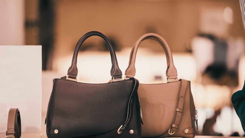 What’s the Best (and Worst) Material for a Handbag? 👜🌟